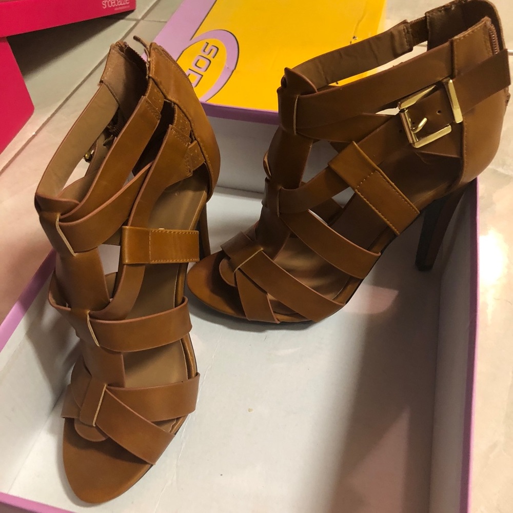 Soda-Strappy Tan Heels SZ 7 Women